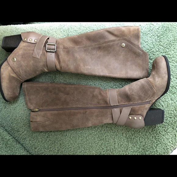 COPY - Fergie Lilith tall boot in Taupe suede/leather . - Picture 3 of 6